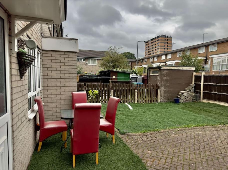 Entire 3 Bedroom House Near City Centre + Free Parking Manchester Exterior photo